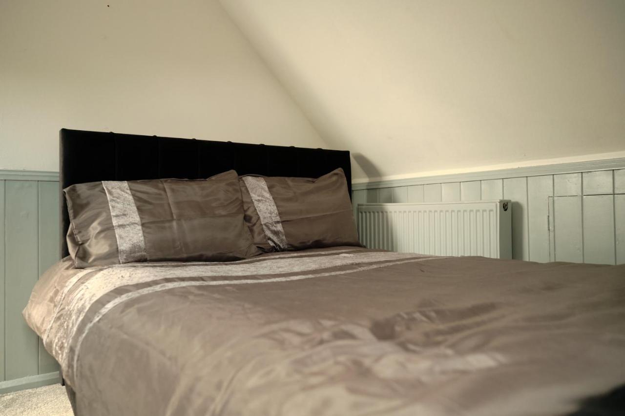 Modern Spacious House - Sleeps 16, Free Parking, Sun Terrace Nuneaton Exterior photo