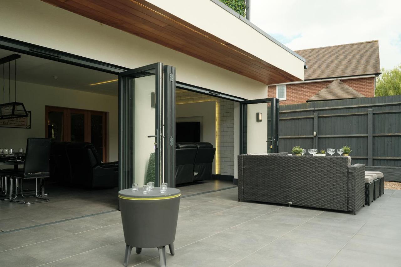 Modern Spacious House - Sleeps 16, Free Parking, Sun Terrace Nuneaton Exterior photo